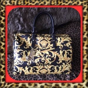 🔥🔥24 hr SALE🔥🔥PRICE FIRM✅NO OFFERS👑AUTHENTIC Versace Iconic Baroque Bag